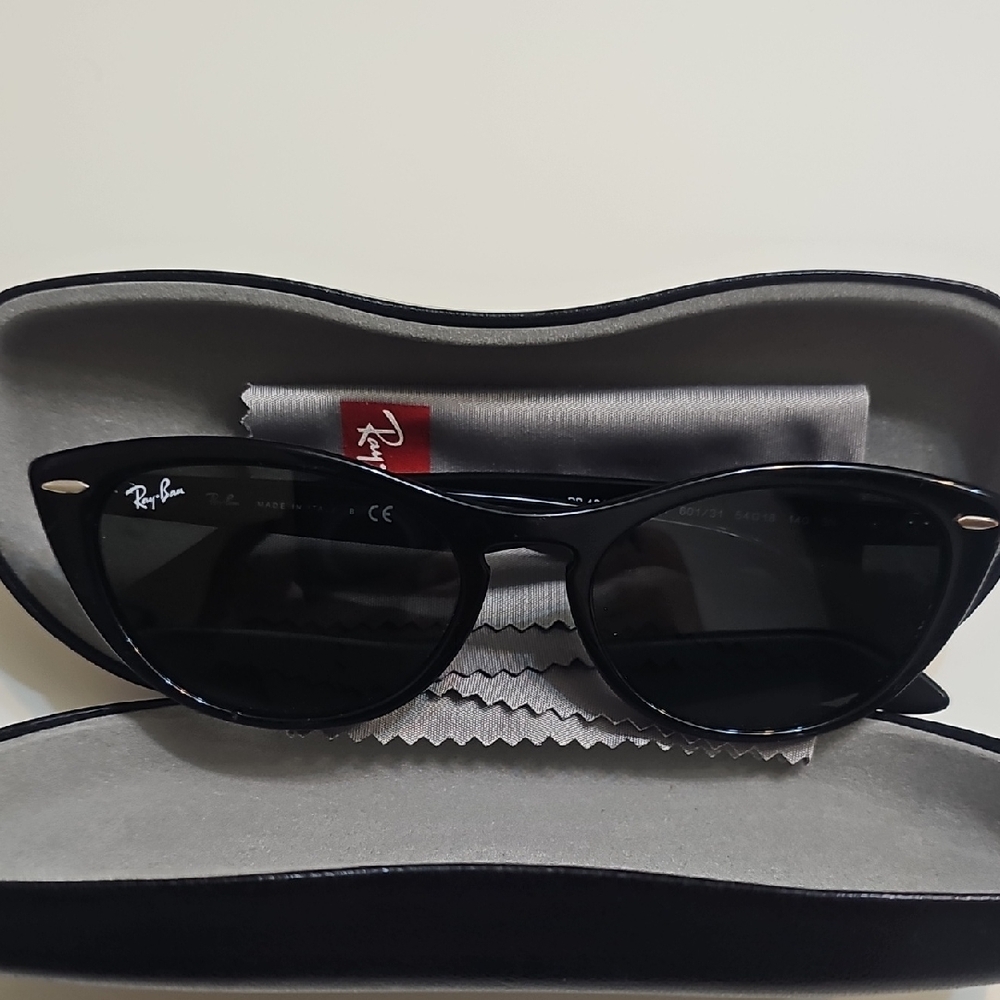Ray-Ban Classic Black Cat Eye Sunglasses